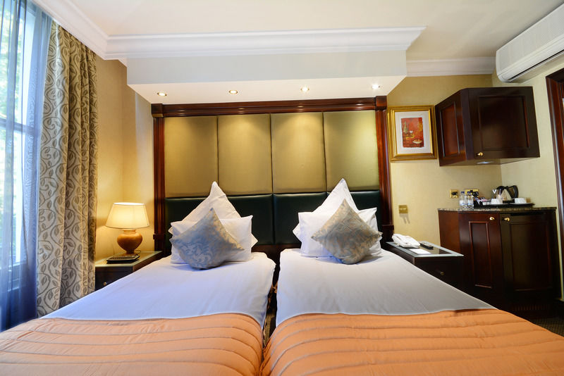 Отель The Premier Notting Hill 4*